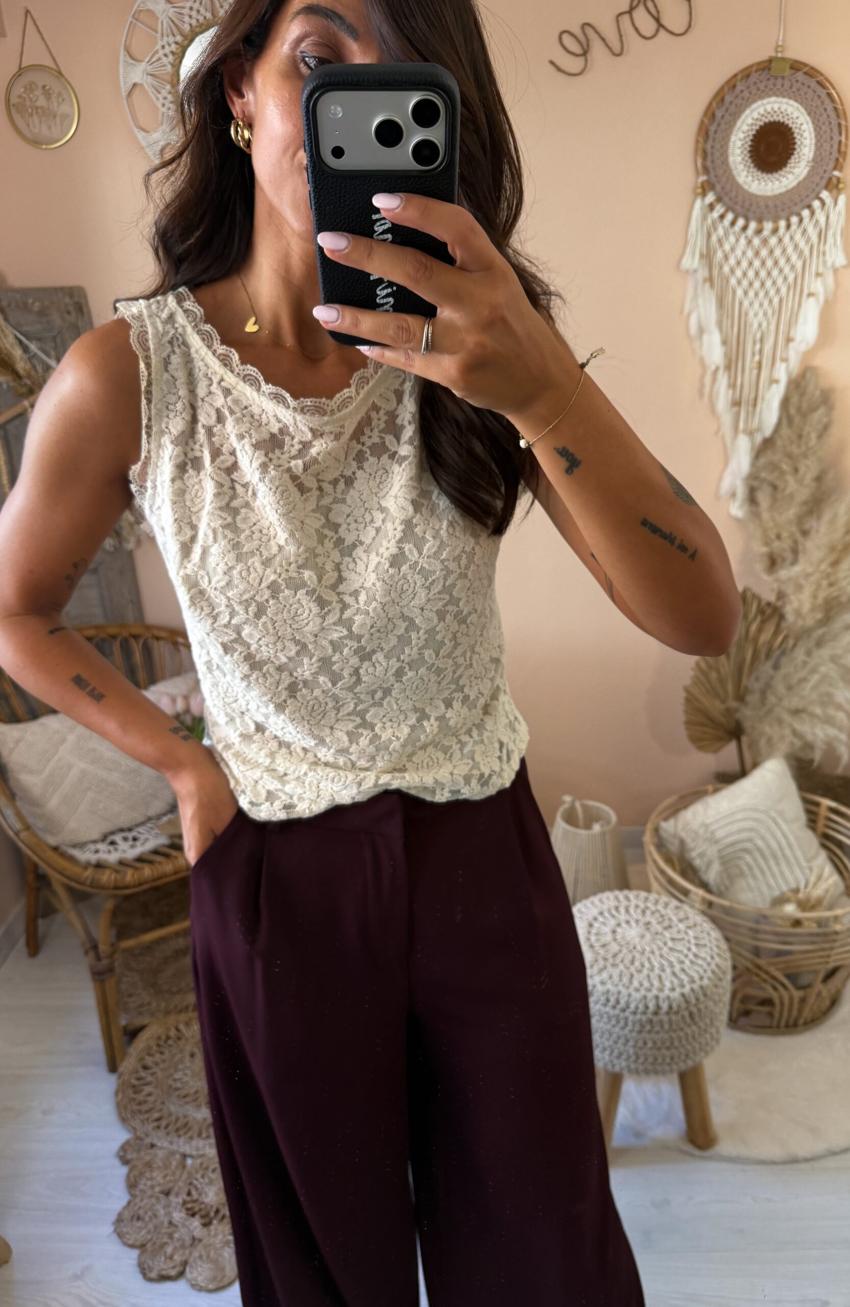 Canotta crop pizzo con bottocino dietro susymix