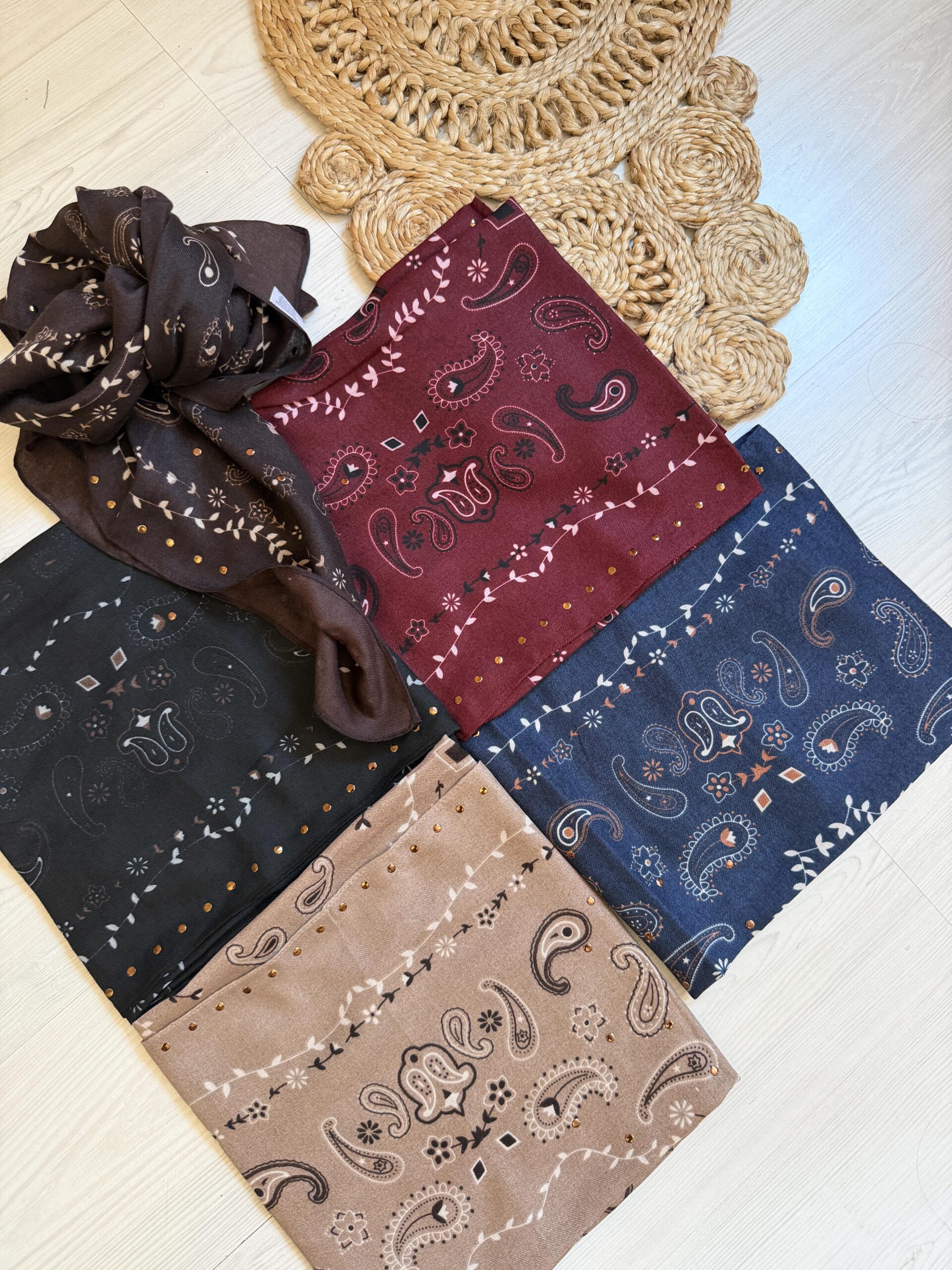 Foulard quadrato liberty borchiette