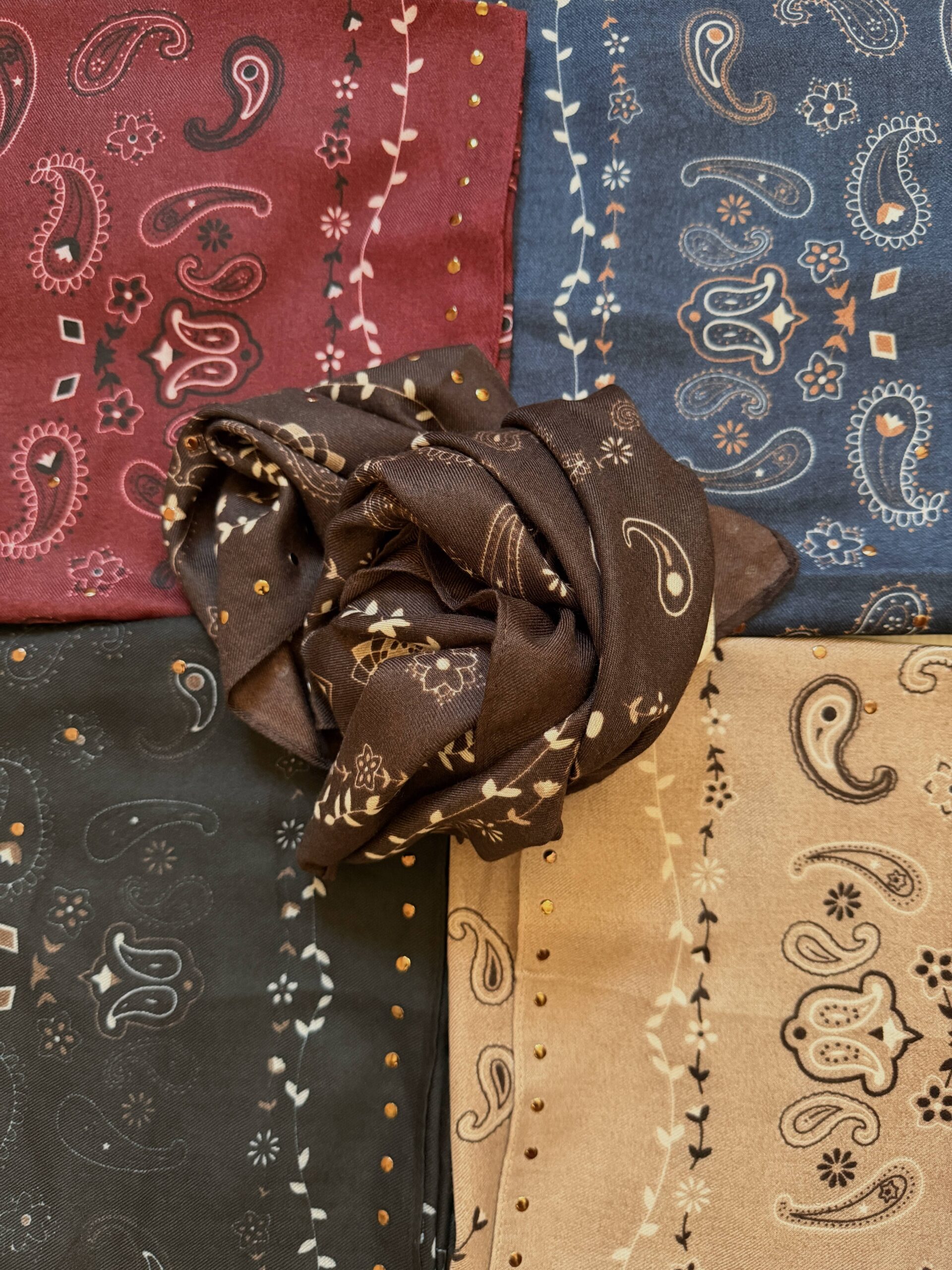 Foulard quadrato liberty borchiette