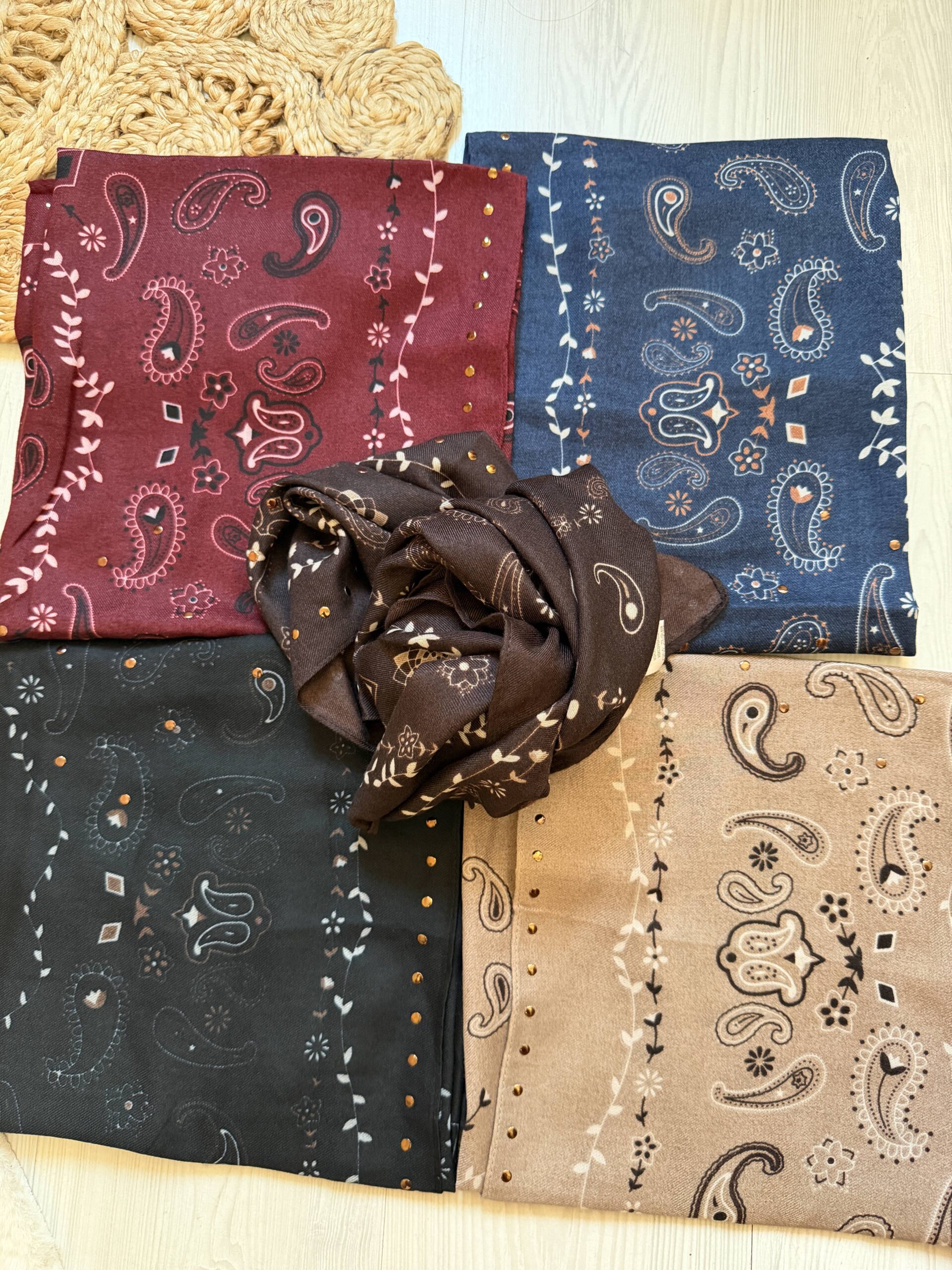 Foulard quadrato liberty borchiette