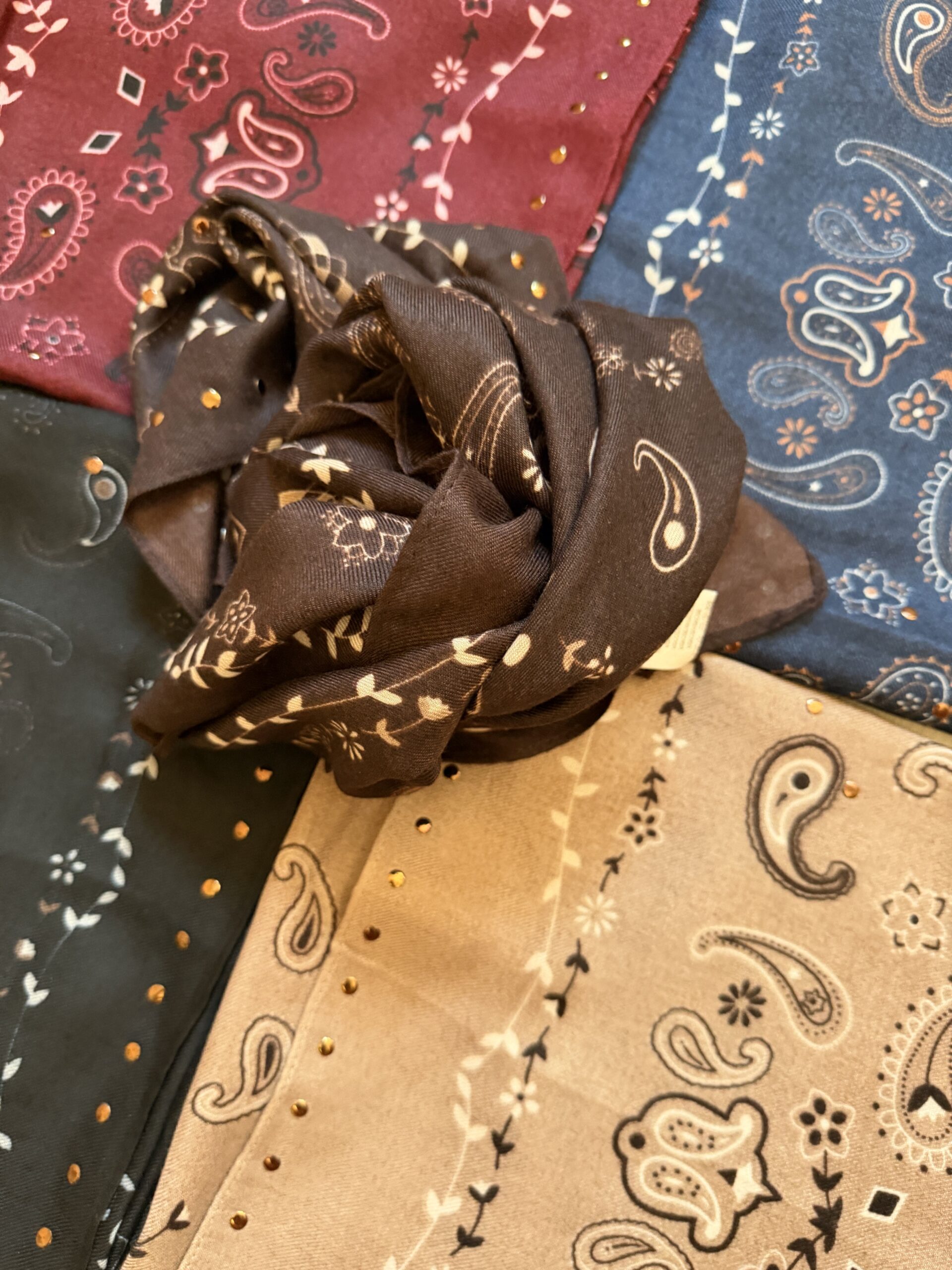 Foulard quadrato liberty borchiette