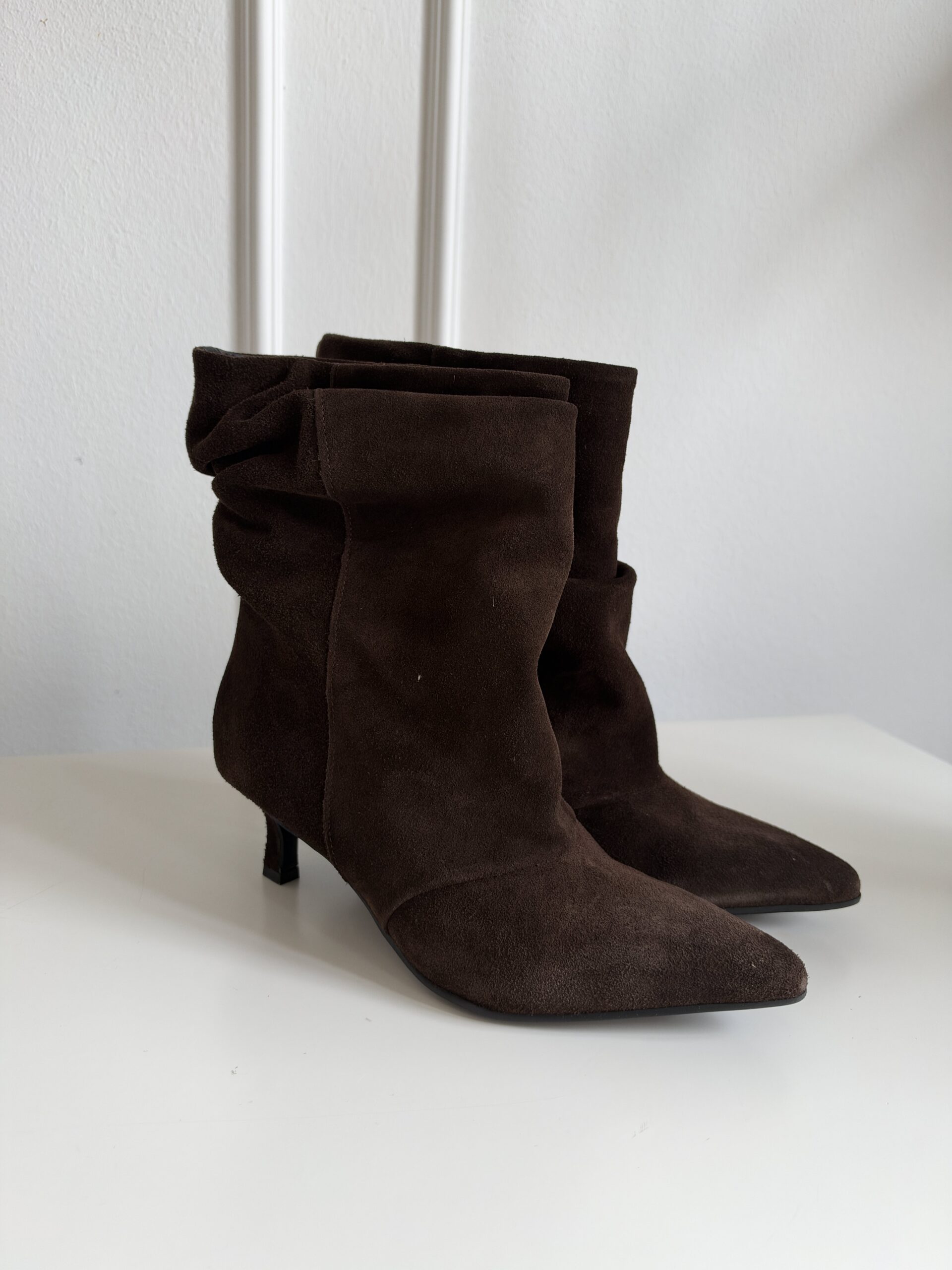 Stivaletto MUST HAVE tacco kitten divine follie testa di moro